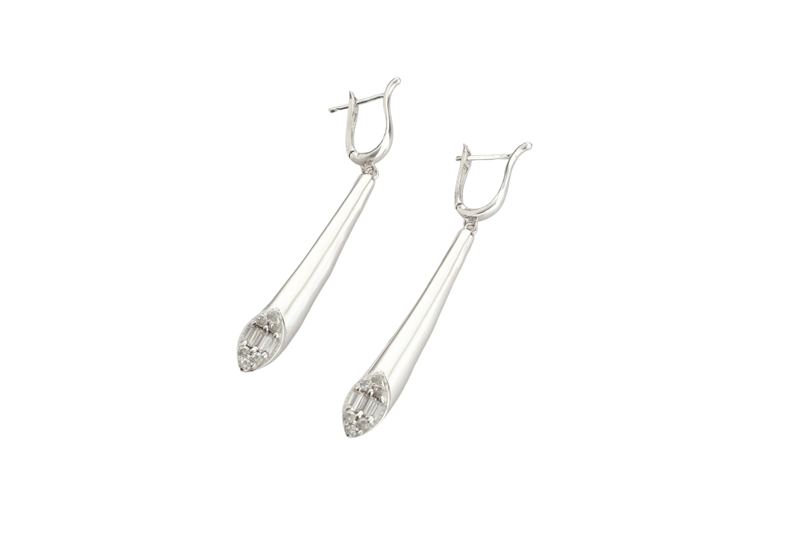 12 حلق واقف فضي - الصورة 1